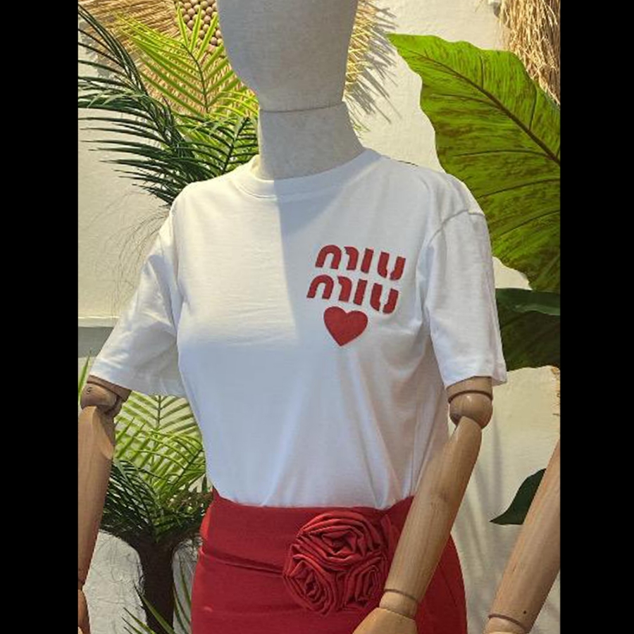 Kalp Detaylı Beyaz T-Shirt resmi